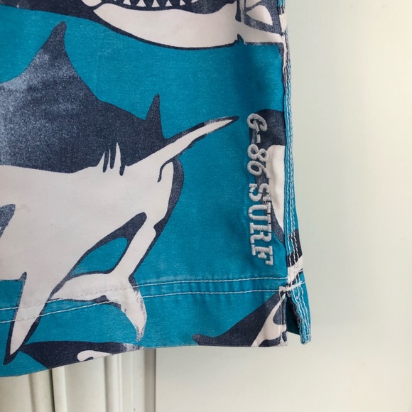 🦈 GAP boys shark swim trunks - Picture 3 of 11
